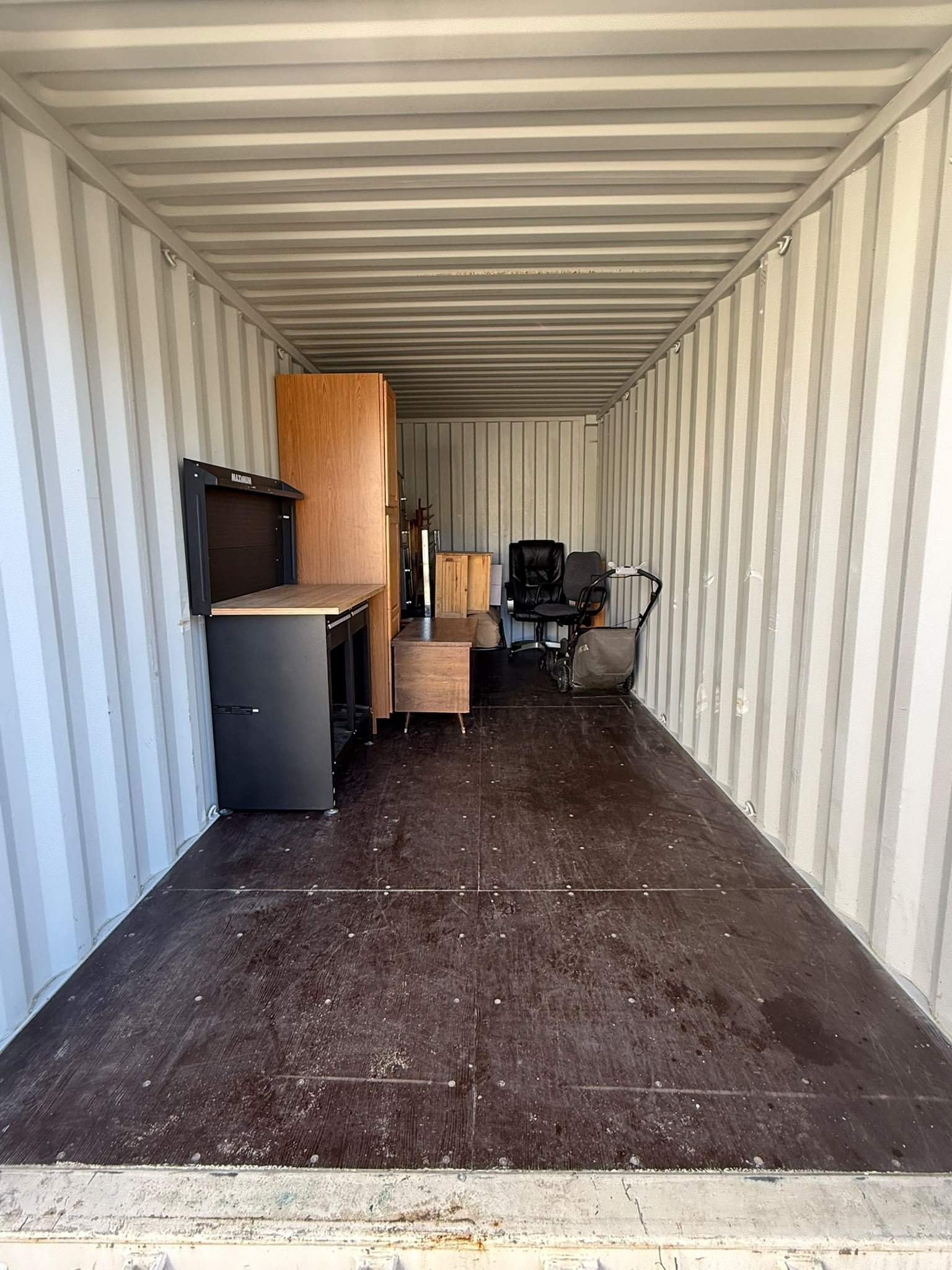 Household furniture secured for a Sunningdale to Trail storage move